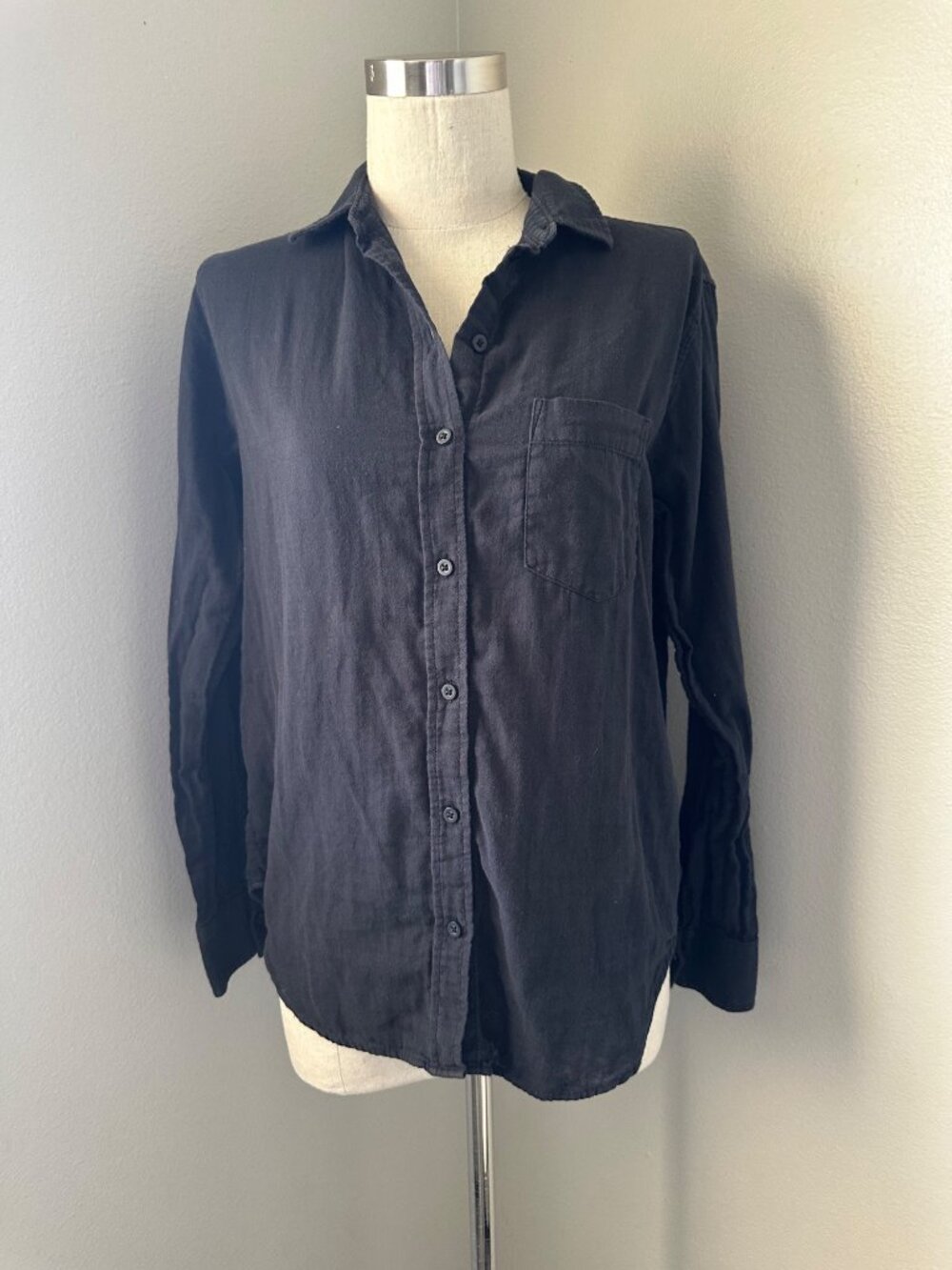 Everlane Button Up Cotton Chest Pocket Washed Black Long Sleeve Minimalist